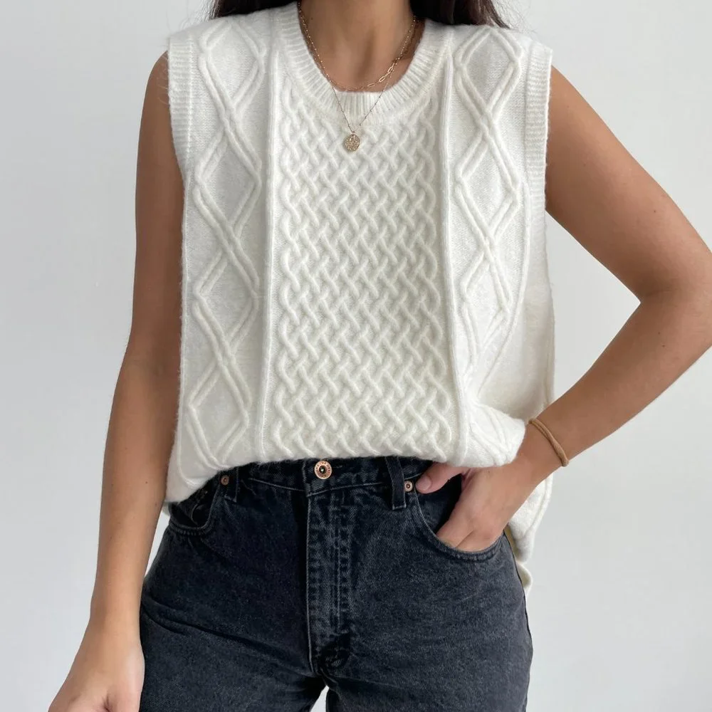 Talbots cable knit sleeveless sweater vets in cream white - Picture 4 of 10